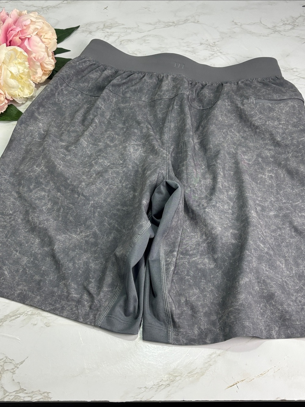 Mens Lululemon T.H.E. Short 9" Linerless Shorts Gravel Dust Asphalt Grey S 34W - Picture 4 of 6